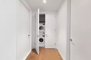 21-30 44th Dr, New York City, NY 11101 - Photo 8