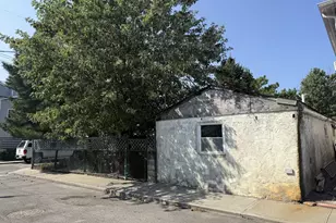 8-15 Walton Rd, New York City, NY 11693 - Photo 4