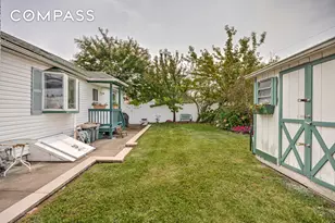 355 D Dormans Ct, New York City, NY 11693 - Photo 12