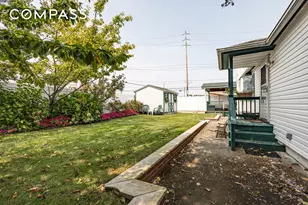 355 D Dormans Ct, New York City, NY 11693 - Photo 16