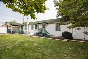 355 D Dormans Ct, New York City, NY 11693 - Photo 14