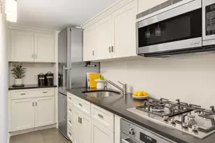 421 Hudson St, New York City, NY 10014 - Photo 4