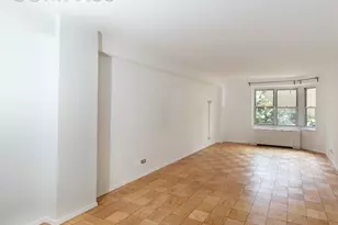 220 E 60th St, New York City, NY 10022 - Photo 2