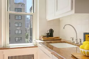 310 W 55th St, New York City, NY 10019 - Photo 8