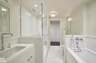 995 5th Ave, New York City, NY 10028 - Photo 16