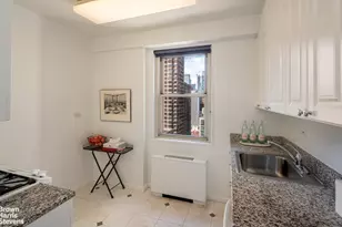 300 E 40th St, New York City, NY 10016 - Photo 4