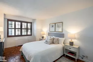 300 E 40th St, New York City, NY 10016 - Photo 2