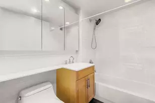 516 W 47th St, New York City, NY 10036 - Photo 8