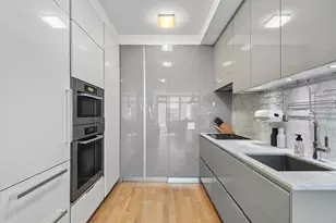 124 W 23rd St, New York, NY 10011 - Photo 2