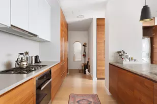 21-21 31st St, New York City, NY 11105 - Photo 10