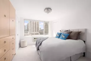 130 W 67th St, New York City, NY 10023 - Photo 8