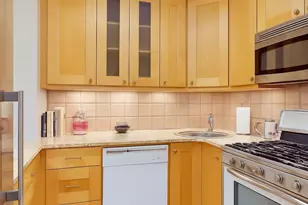 305 E 24th St, New York City, NY 10010 - Photo 4