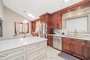 100 Marisa Cir, New York City, NY 10309 - Photo 4