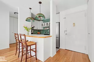 130 W 67th St, New York City, NY 10023 - Photo 4