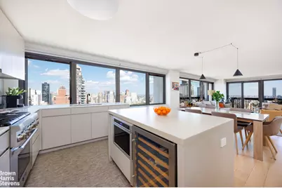 300 E 59th Street #3506, New York City, NY 10022 - Photo 2