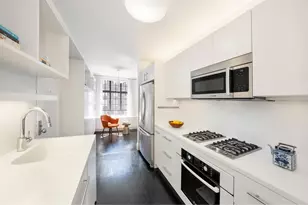 325 E 72nd St, New York City, NY 10021 - Photo 4