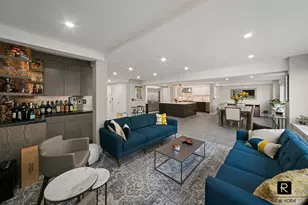 240 E 55th St, New York City, NY 10022 - Photo 2