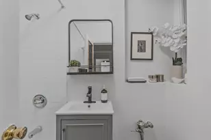 79 Perry St, New York City, NY 10014 - Photo 6