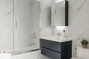 40-21 27th St, New York City, NY 11101 - Photo 2