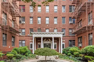 657 E 26th St, New York City, NY 11210 - Photo 8