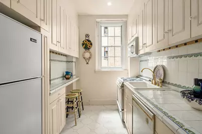 50 W 67th Street #6H, New York City, NY 10023 - Photo 2