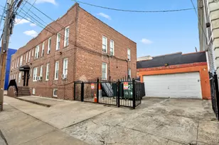 95-07 Cresskill Pl, New York City, NY 11435 - Photo 22