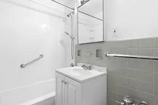 77 W 55th St, New York City, NY 10019 - Photo 6