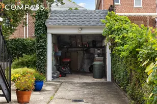 2536 Lurting Ave, New York City, NY 10469 - Photo 20