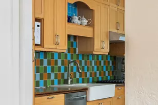 2536 Lurting Ave, New York City, NY 10469 - Photo 6