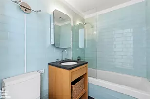 310 W 52nd St, New York City, NY 10019 - Photo 8