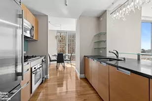 310 W 52nd St, New York City, NY 10019 - Photo 4