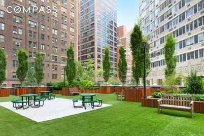 400 E 54th Street #8A, New York City, NY 10022 - Photo 16