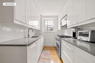 300 E 71st St, New York City, NY 10021 - Photo 4