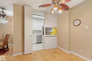 300 E 40th St, New York City, NY 10016 - Photo 2