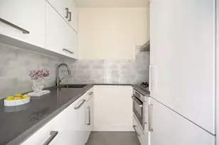 201 W 21st St, New York City, NY 10011 - Photo 4