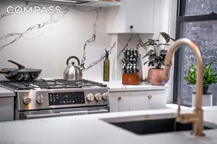 321 W 55th St, New York City, NY 10019 - Photo 4