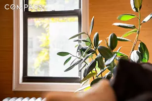 321 W 55th St, New York City, NY 10019 - Photo 8