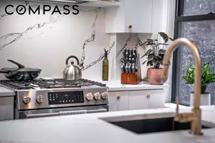 321 W 55th St, New York City, NY 10019 - Photo 4