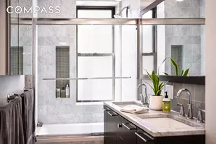 321 W 55th St, New York City, NY 10019 - Photo 10