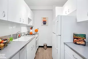 77 W 55th St, New York City, NY 10019 - Photo 4