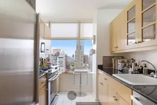 160 W 66th St, New York City, NY 10023 - Photo 4