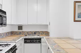 330 E 38th St, New York City, NY 10016 - Photo 4