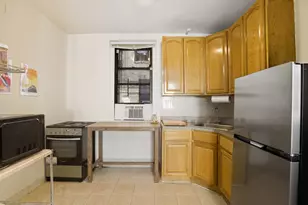 21-05 33rd St, New York City, NY 11105 - Photo 4