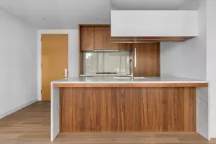 21-30 44th Dr, New York City, NY 11101 - Photo 2
