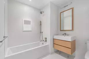 21-30 44th Dr, New York City, NY 11101 - Photo 6