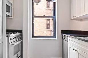 245 E 72nd St, New York City, NY 10021 - Photo 4