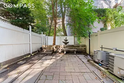 245 E 52nd Street, New York City, NY 10022 - Photo 8