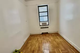 687 W 204th St, New York City, NY 10034 - Photo 8