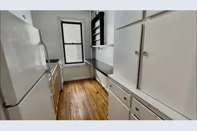 687 W 204th Street #1-E, New York City, NY 10034 - Photo 10