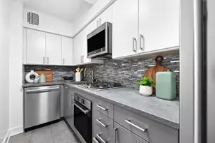 305 E 72nd St, New York City, NY 10021 - Photo 2